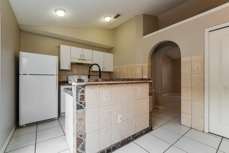2,570/Mo, 160 Gleason Cv Sanford, FL 32773 Kitchen View