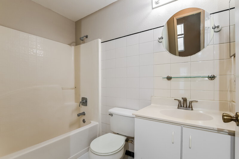2,570/Mo, 160 Gleason Cv Sanford, FL 32773 Bathroom View