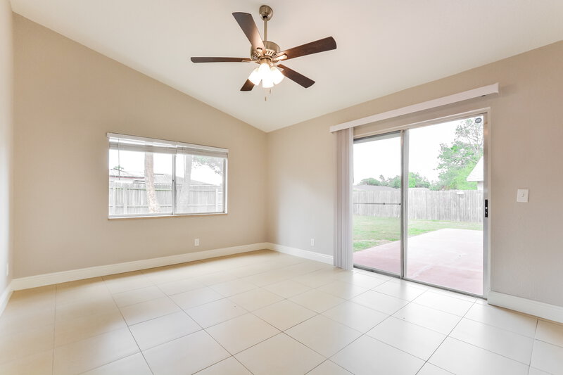 2,355/Mo, 8431 Alveron Ave Orlando, FL 32817 Living Room View 3
