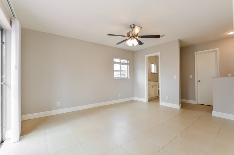 2,355/Mo, 8431 Alveron Ave Orlando, FL 32817 Main Bedroom View