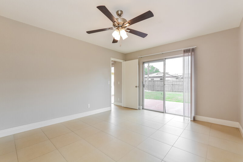 2,355/Mo, 8431 Alveron Ave Orlando, FL 32817 Main Bedroom View 2