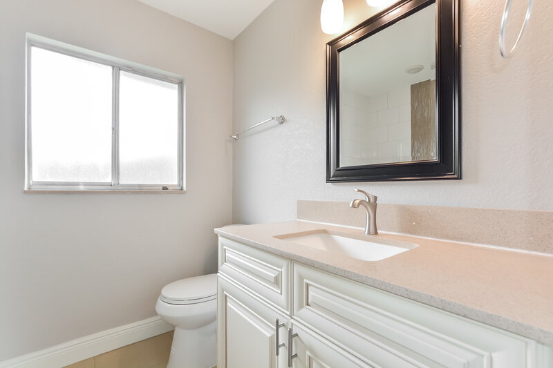 2,355/Mo, 8431 Alveron Ave Orlando, FL 32817 Bathroom View