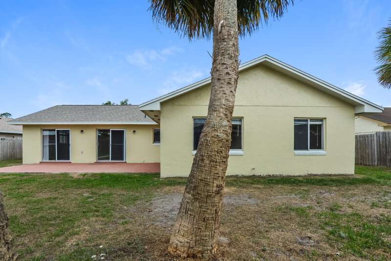 2,355/Mo, 8431 Alveron Ave Orlando, FL 32817 Rear View