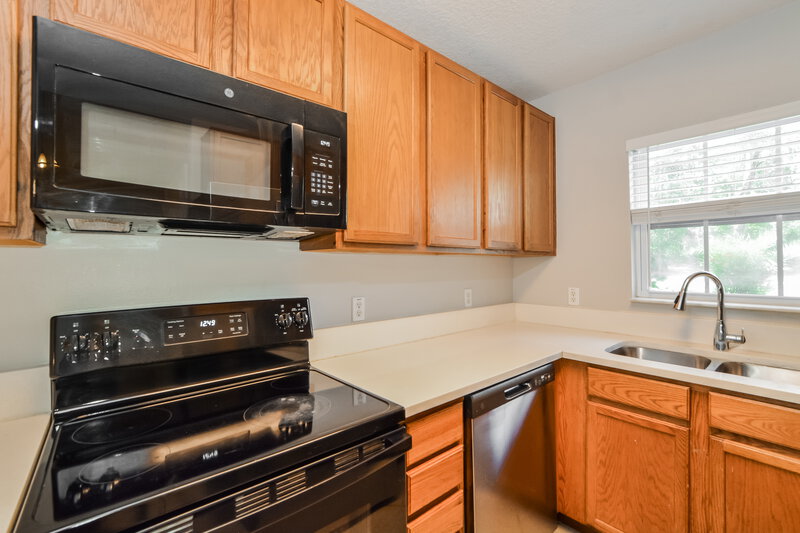 1,825/Mo, 31074 Lochmore Cir Sorrento, FL 32776 Kitchen View