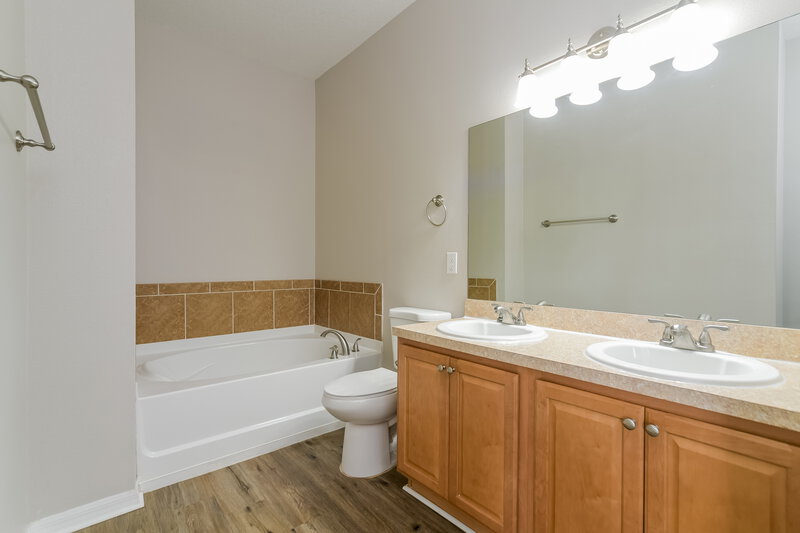 2,095/Mo, 3537 Harlequin Dr Saint Cloud, FL 34772 Main Bathroom View