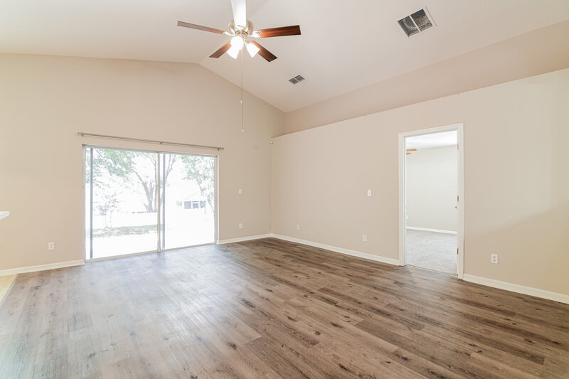 2,015/Mo, 2055 Newtown Rd Groveland, FL 34736 Living Room View