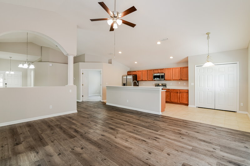 2,015/Mo, 2055 Newtown Rd Groveland, FL 34736 Living Room View 2