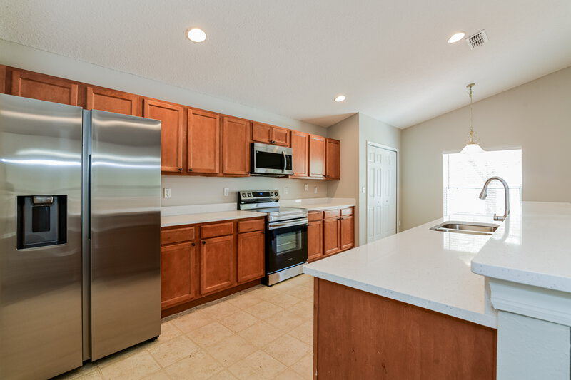 2,015/Mo, 2055 Newtown Rd Groveland, FL 34736 Kitchen View