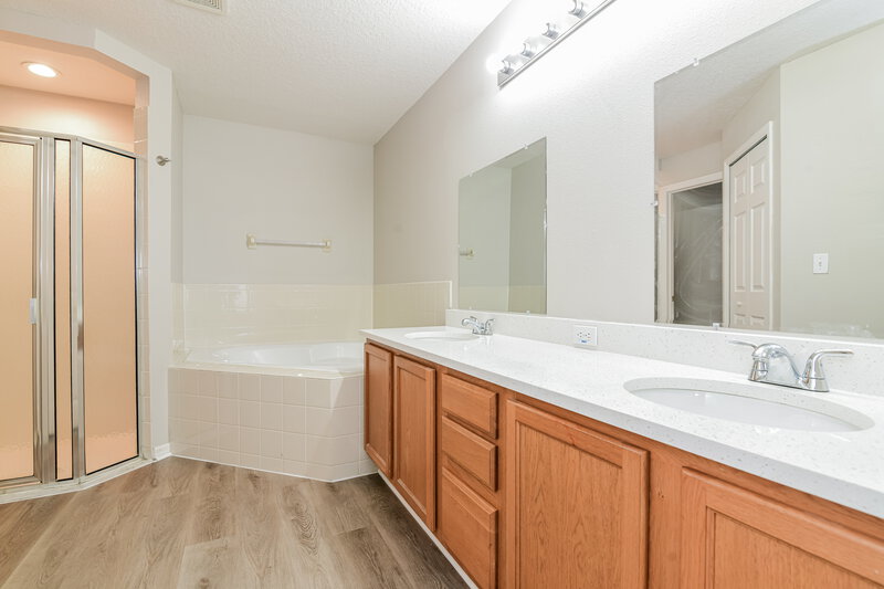 2,015/Mo, 2055 Newtown Rd Groveland, FL 34736 Main Bathroom View