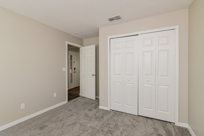 2,015/Mo, 2055 Newtown Rd Groveland, FL 34736 Bedroom View 2