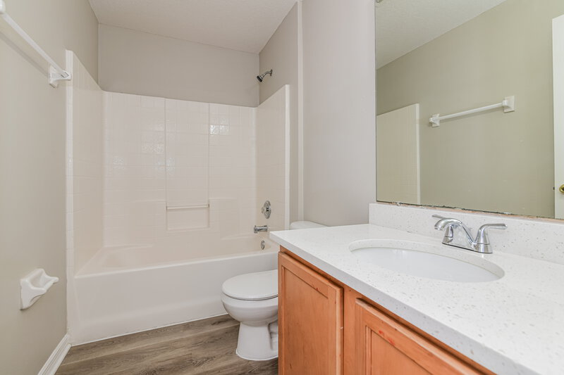 2,015/Mo, 2055 Newtown Rd Groveland, FL 34736 Bathroom View