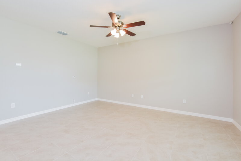 2,335/Mo, 3905 Crimson Clover Dr Mount Dora, FL 32757 Living Room View 2