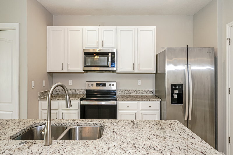 2,410/Mo, 3905 Crimson Clover Dr Mount Dora, FL 32757 Kitchen View
