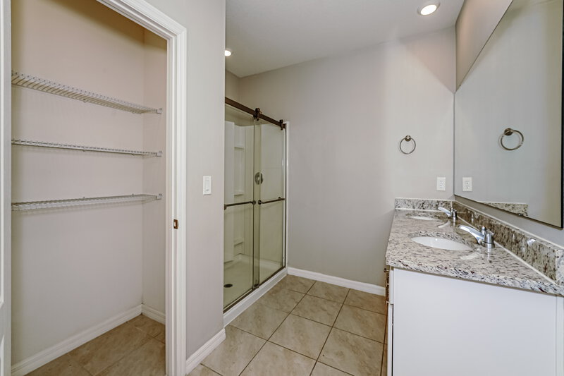 2,410/Mo, 3905 Crimson Clover Dr Mount Dora, FL 32757 Main Bathroom View