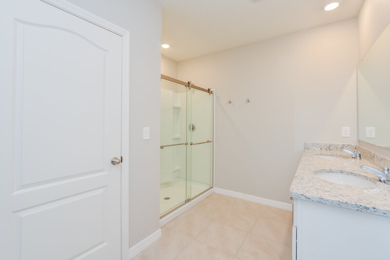 2,335/Mo, 3905 Crimson Clover Dr Mount Dora, FL 32757 Main Bathroom View