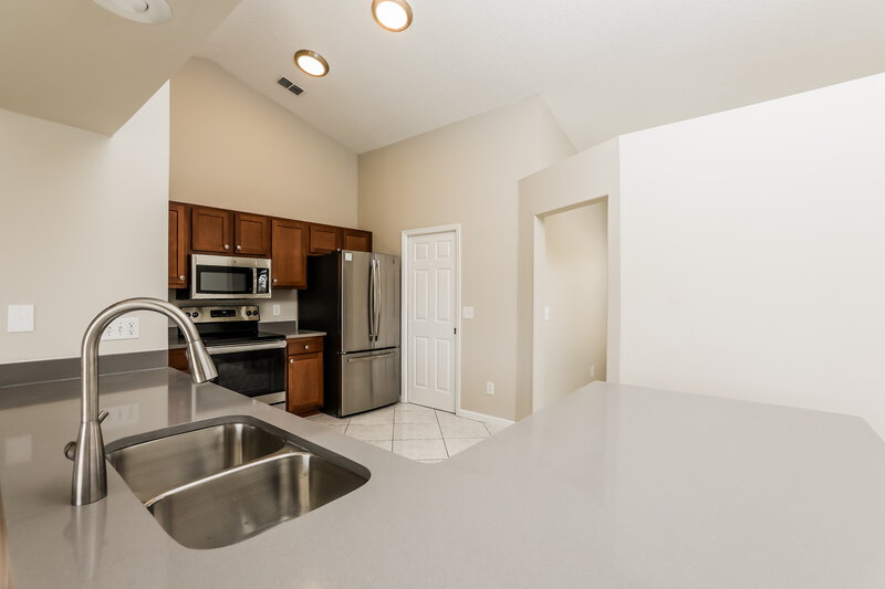 2,440/Mo, 371 Snowshoe Ct Orlando, FL 32835 Kitchen View