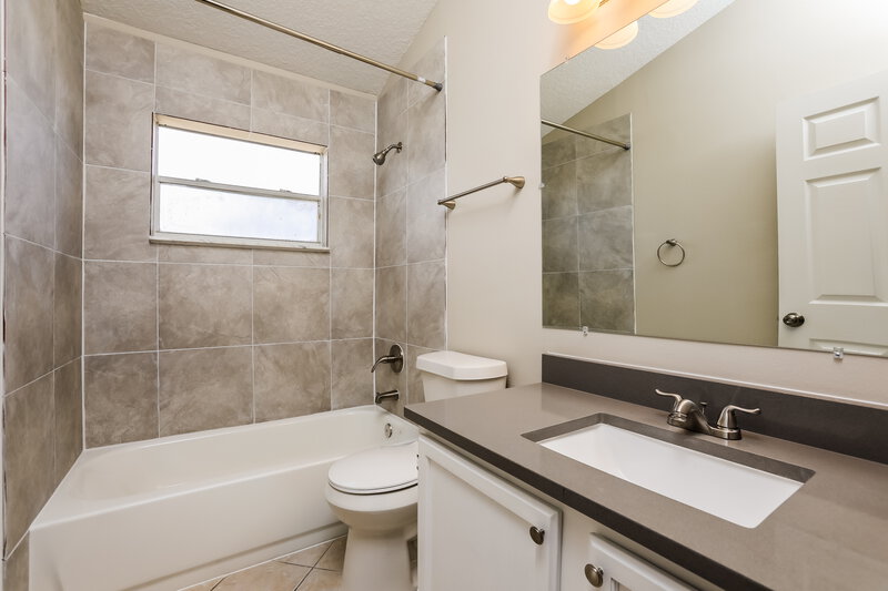 2,440/Mo, 371 Snowshoe Ct Orlando, FL 32835 Bathroom View