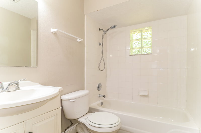 2,245/Mo, 710 Armadillo Dr Deltona, FL 32725 Bathroom View
