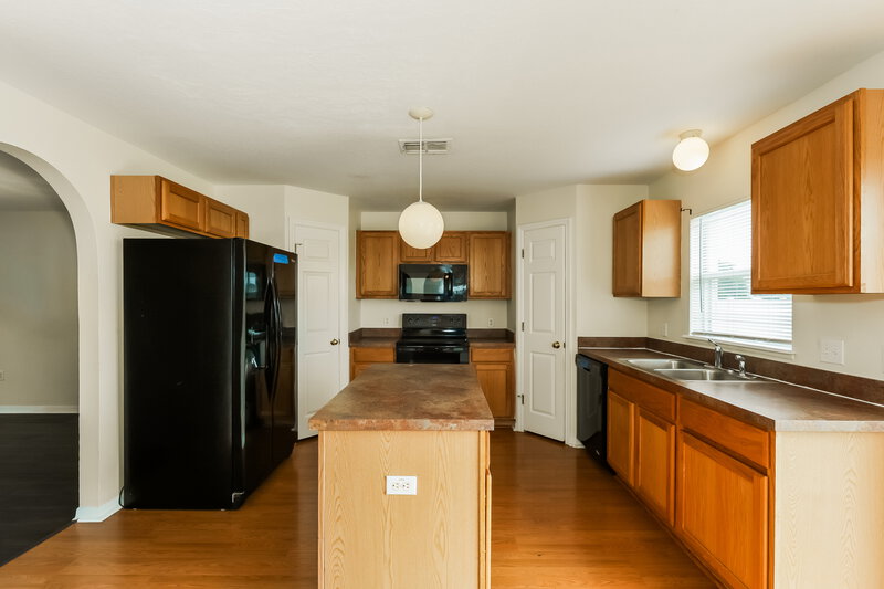 1,760/Mo, 177 Vista View Ave Eagle Lake, FL 33839 Kitchen View