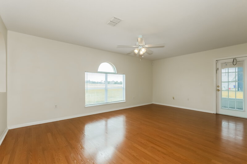 1,760/Mo, 177 Vista View Ave Eagle Lake, FL 33839 Family Room View