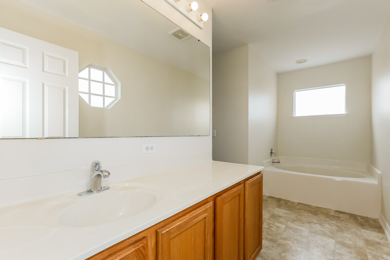 1,760/Mo, 177 Vista View Ave Eagle Lake, FL 33839 Main Bathroom View