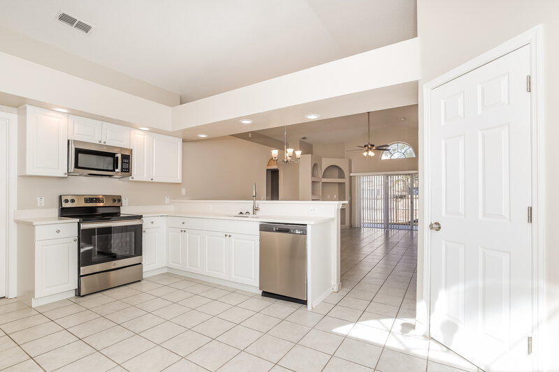 2,285/Mo, 2200 Blackhawk St Clermont, FL 34714 Kitchen View