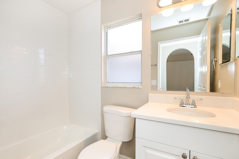 2,285/Mo, 2200 Blackhawk St Clermont, FL 34714 Bathroom View