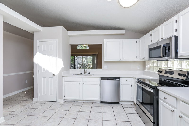 2,390/Mo, 12701 Reverend Hobson Ct Orlando, FL 32828 Kitchen View