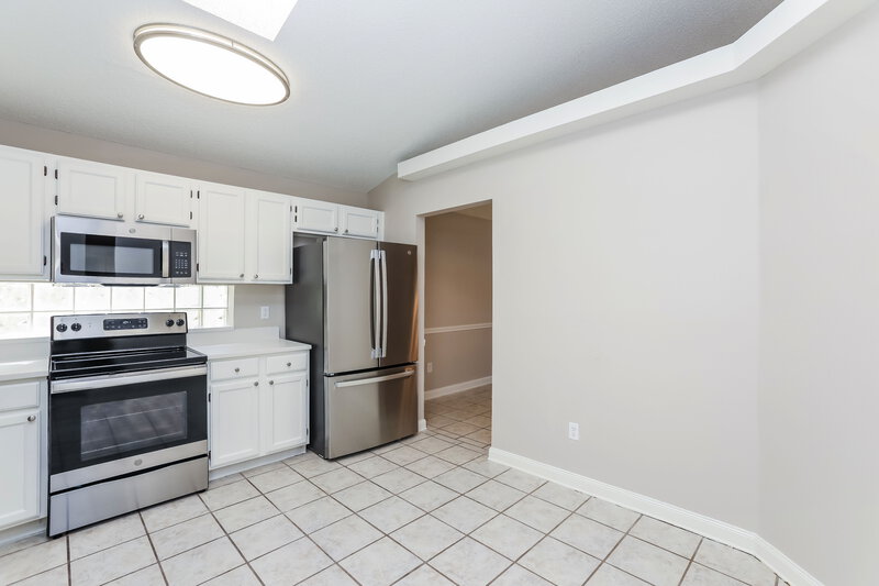 2,390/Mo, 12701 Reverend Hobson Ct Orlando, FL 32828 Kitchen View 2