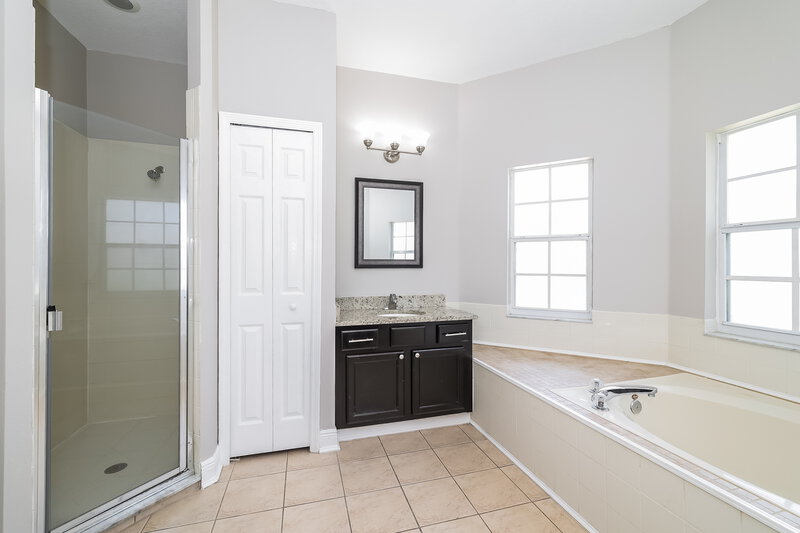 2,360/Mo, 2716 Patrician Cir Kissimmee, FL 34746 Main Bathroom View