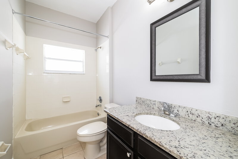 2,360/Mo, 2716 Patrician Cir Kissimmee, FL 34746 Bathroom View 2