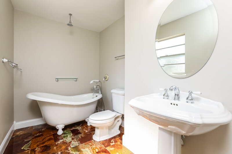 2,355/Mo, 3737 Valencia Grove Ln Orlando, FL 32817 Main Bathroom View