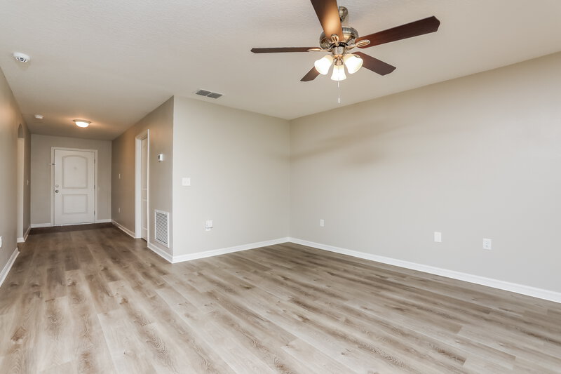 2,015/Mo, 2302 Bexley Dr Tavares, FL 32778 Living Room View 2