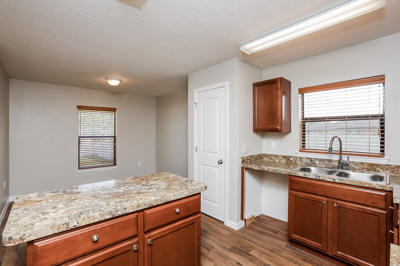 2,015/Mo, 2302 Bexley Dr Tavares, FL 32778 Kitchen View