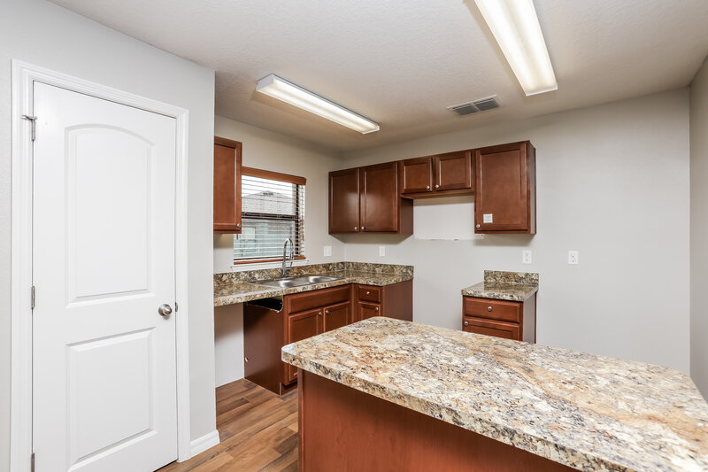 2,015/Mo, 2302 Bexley Dr Tavares, FL 32778 Kitchen View 2