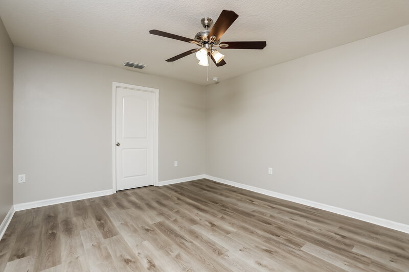 2,015/Mo, 2302 Bexley Dr Tavares, FL 32778 Main Bedroom View 2