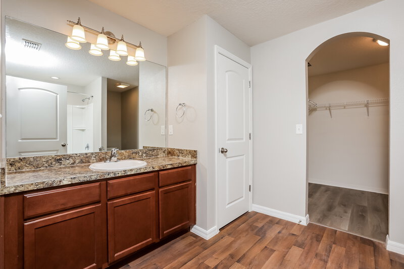 2,015/Mo, 2302 Bexley Dr Tavares, FL 32778 Main Bathroom View