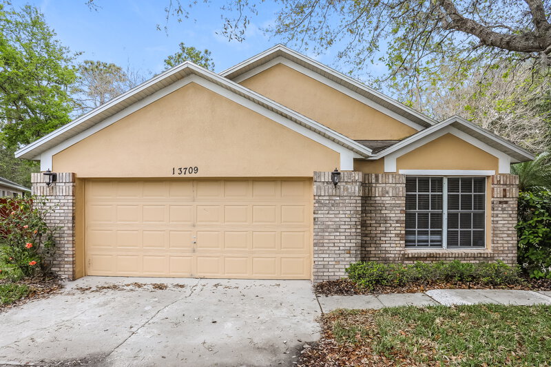2,500/Mo, 13709 Valleybrooke Ln Orlando, FL 32826 External View