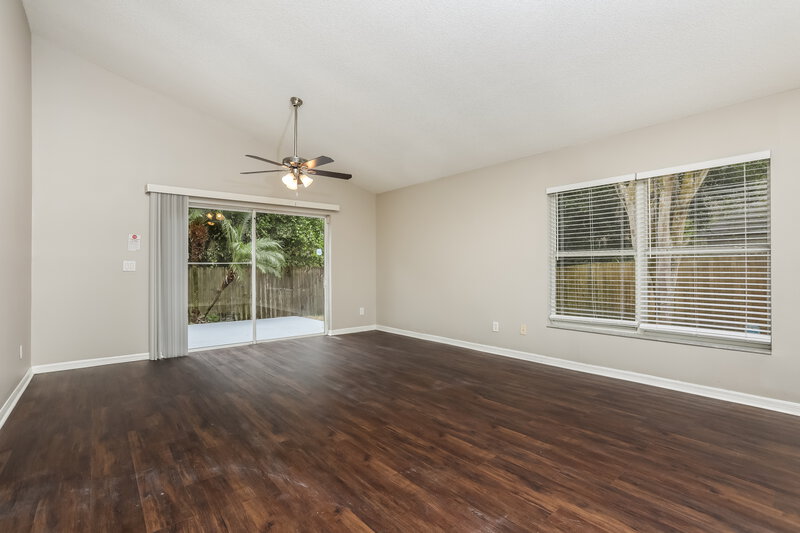 2,500/Mo, 13709 Valleybrooke Ln Orlando, FL 32826 Living Room View