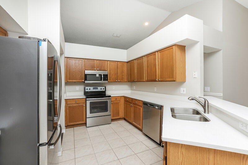 2,500/Mo, 13709 Valleybrooke Ln Orlando, FL 32826 Kitchen View