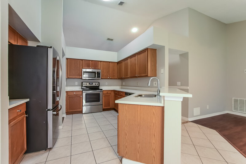 2,475/Mo, 13709 Valleybrooke Ln Orlando, FL 32826 Kitchen View