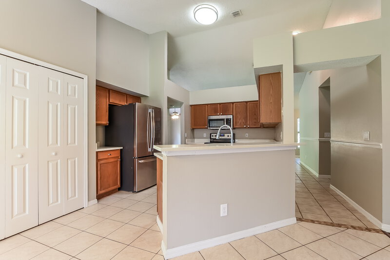 2,475/Mo, 13709 Valleybrooke Ln Orlando, FL 32826 Kitchen View 2