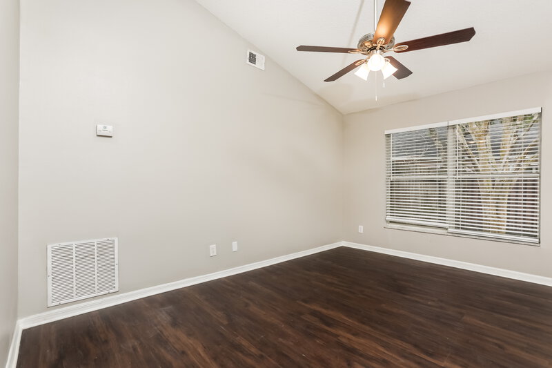 2,500/Mo, 13709 Valleybrooke Ln Orlando, FL 32826 Family Room View