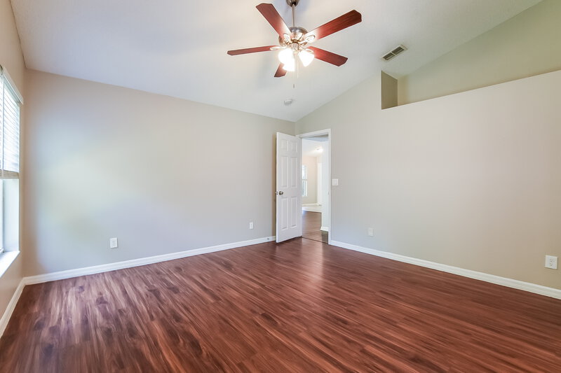2,475/Mo, 13709 Valleybrooke Ln Orlando, FL 32826 Main Bedroom View 2