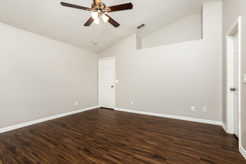 2,500/Mo, 13709 Valleybrooke Ln Orlando, FL 32826 Main Bedroom View 2