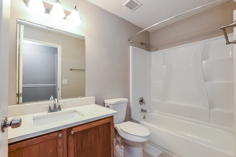 2,475/Mo, 13709 Valleybrooke Ln Orlando, FL 32826 Bathroom View