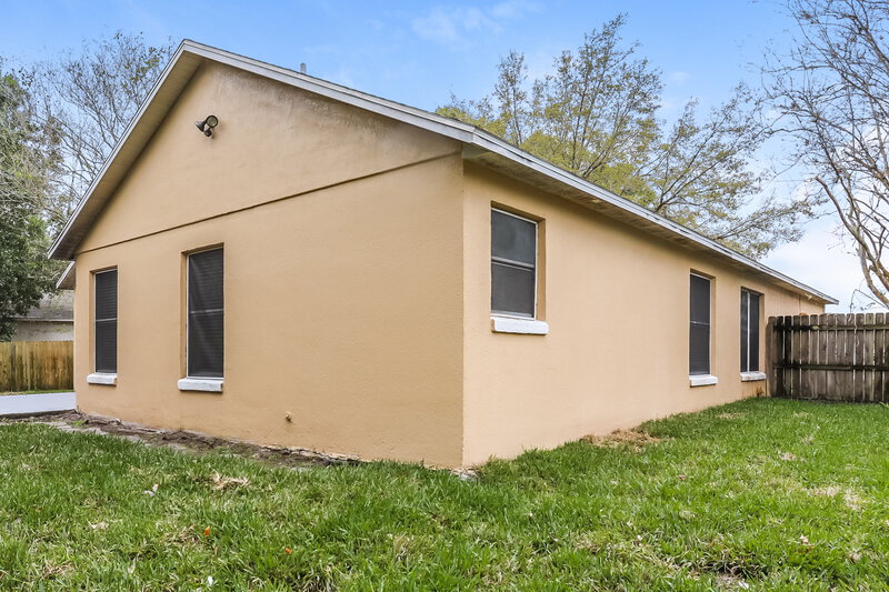 2,500/Mo, 13709 Valleybrooke Ln Orlando, FL 32826 Rear View 2