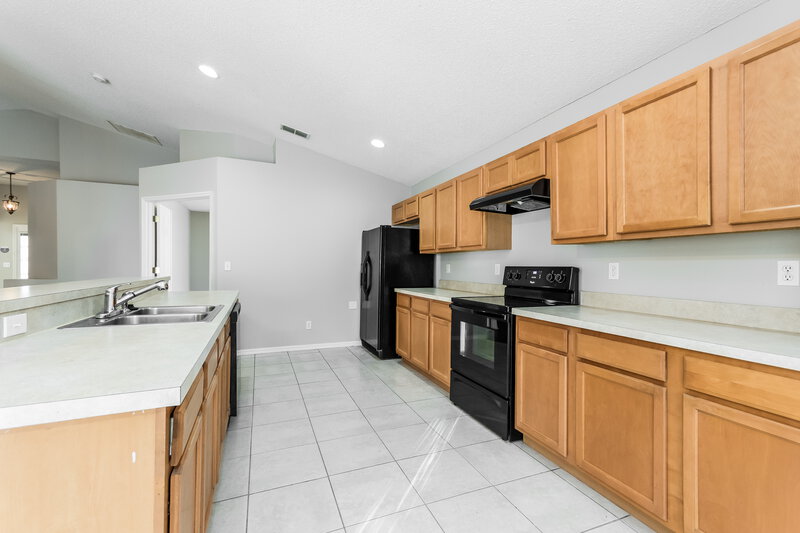 1,860/Mo, 1090 Bluegrass Dr Groveland, FL 34736 Kitchen View