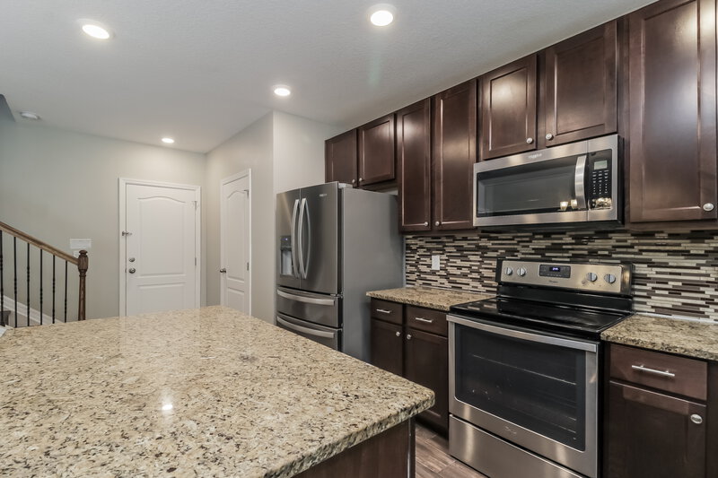 2,325/Mo, 1450 Sterns Dr Leesburg, FL 34748 Kitchen View 2