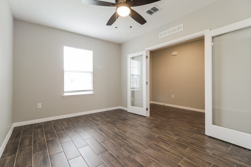 2,325/Mo, 1450 Sterns Dr Leesburg, FL 34748 Office View